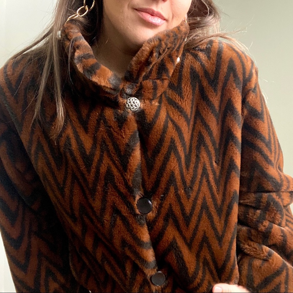 VINTAGE Oversized ZIGZAG Coat - Picture 7 of 16